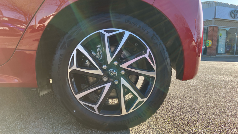 Toyota Yaris 1.5 Hybrid Design 5dr CVT Hybrid Hatchback